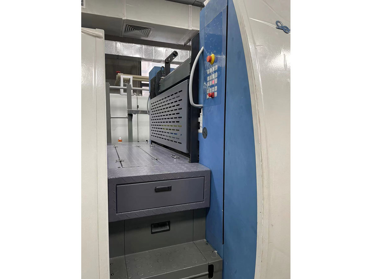 Double track external mounted and cavity scraper anilox roll water-based connection glazing and hot-air knife water-based drying system are added to Gaobao color group